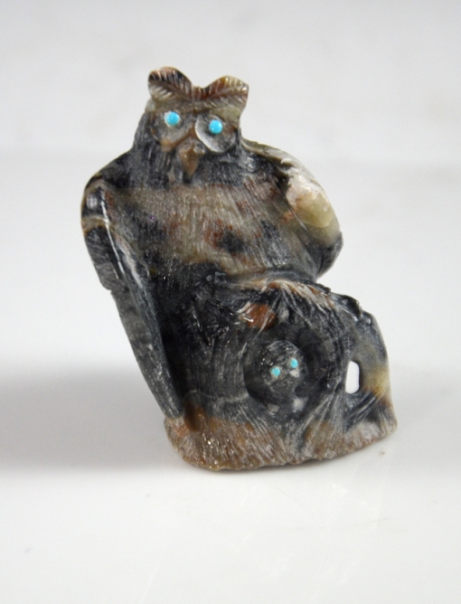 Zuni Picasso marble owl fetish by Derrick Kaamasee