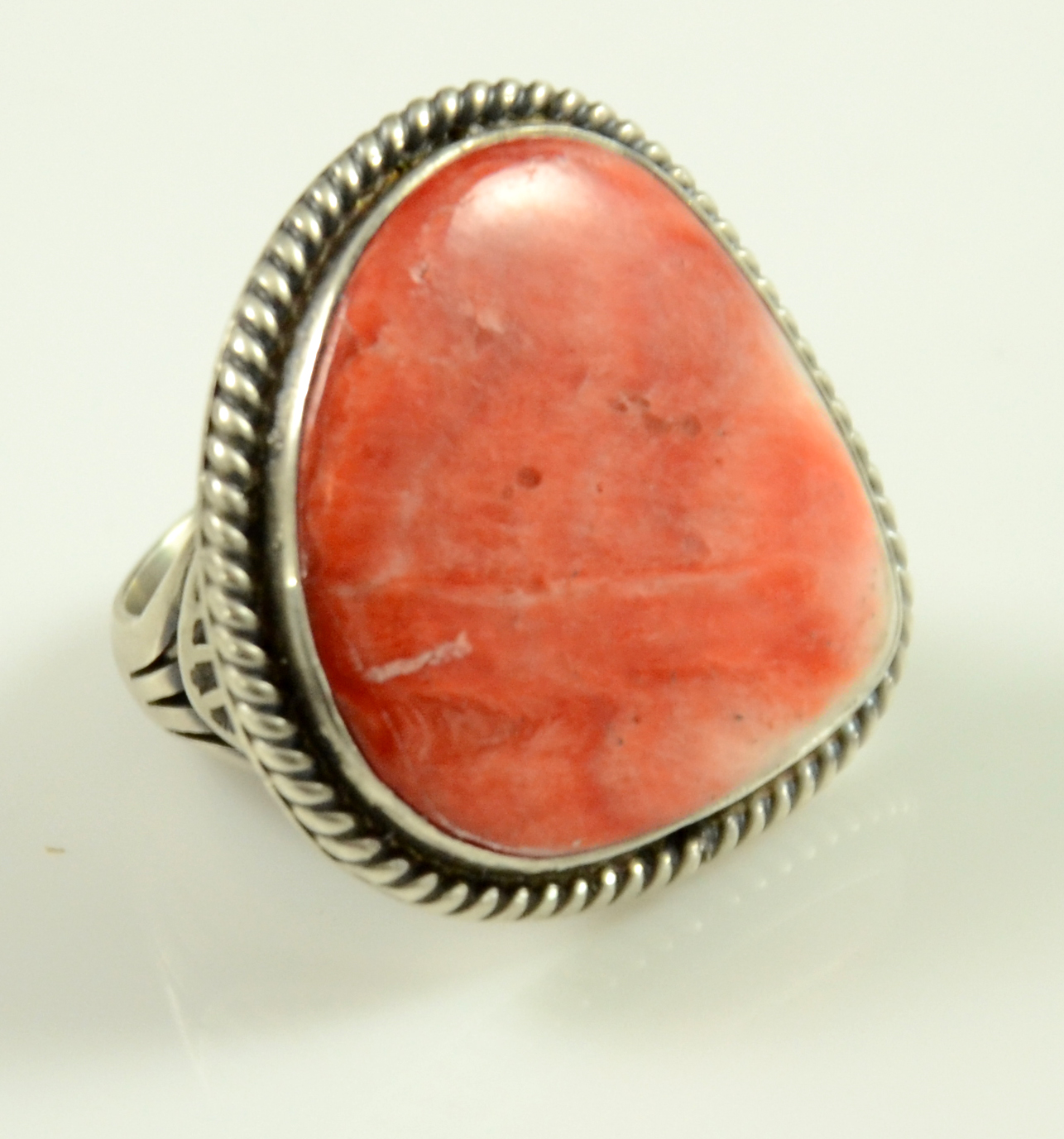 Silver and Spondylus Shell Ring by Tom Jackson - Hoel's Indian Shop